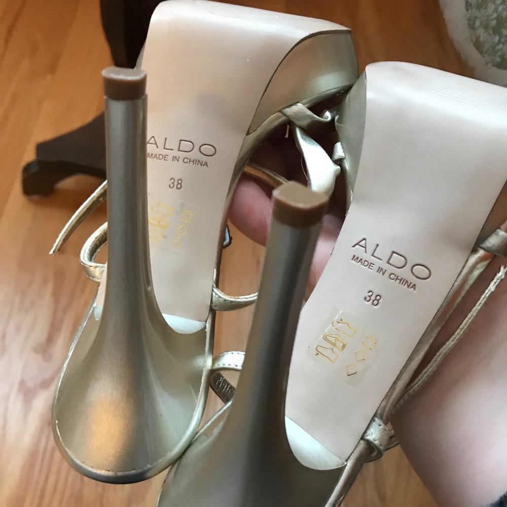 Aldo Metallic Gold Strappy Sandals - size 38, never worn - Picture 8 of 10